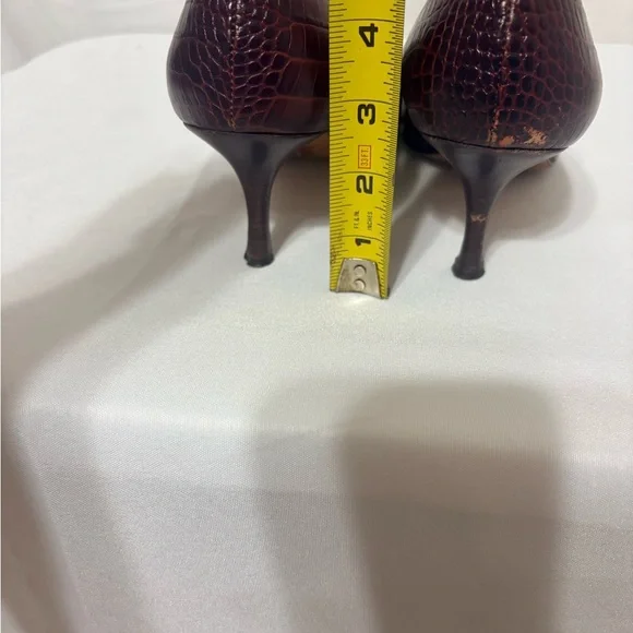 vintage-style brown alligator print pumps - Picture 8 of 11